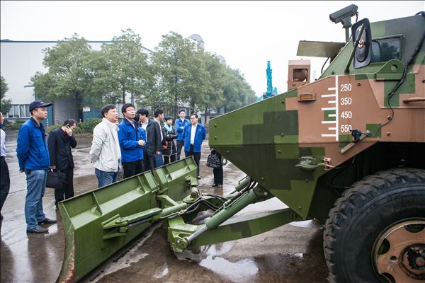 国家发改委国防动员研究发展中心毕智勇主任一行考察星际官网注册智能