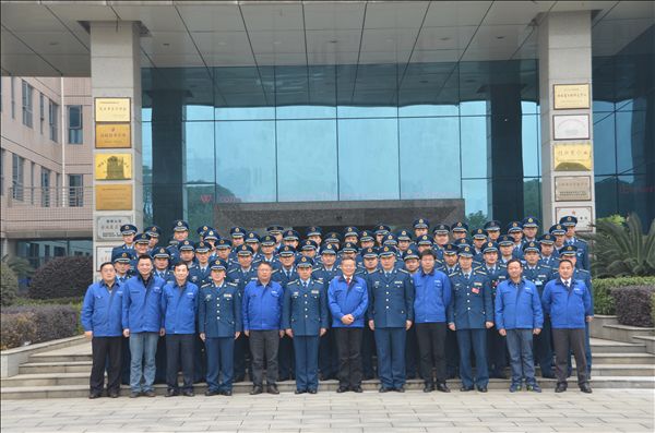 中国空军驻湘某师副师长一行考察星际官网注册智能