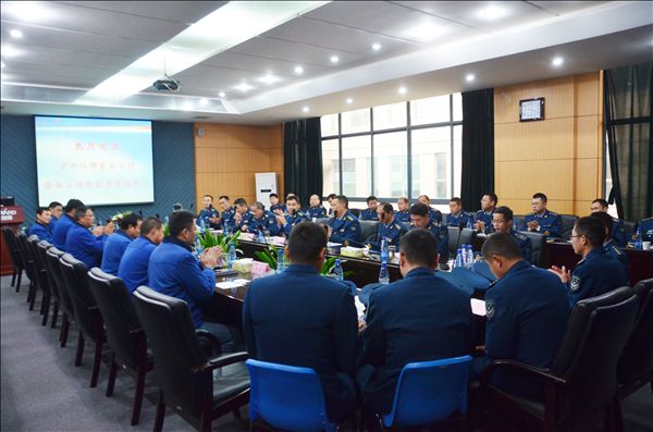 中国空军驻湘某师副师长一行考察星际官网注册智能