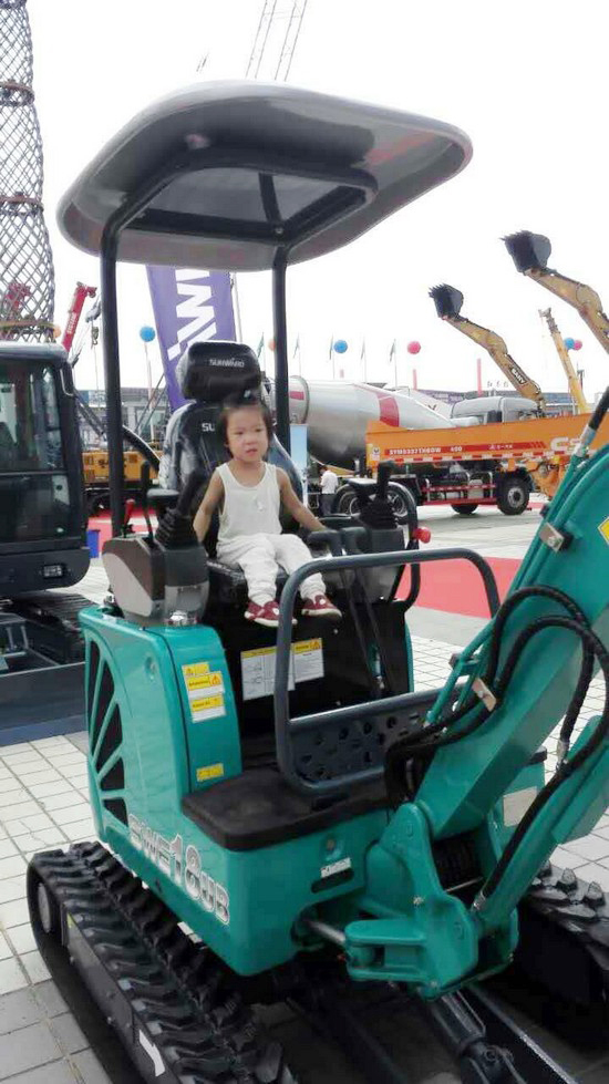 到“海博会”邂逅星际官网注册智能“两挖”精品