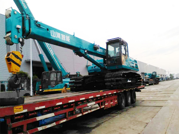 油田好帮手——星际官网注册智能伸缩臂履带起重机