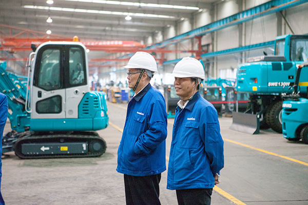 喜讯：星际官网注册智能朱建新荣获《长沙年鉴》2015年度十大人物奖