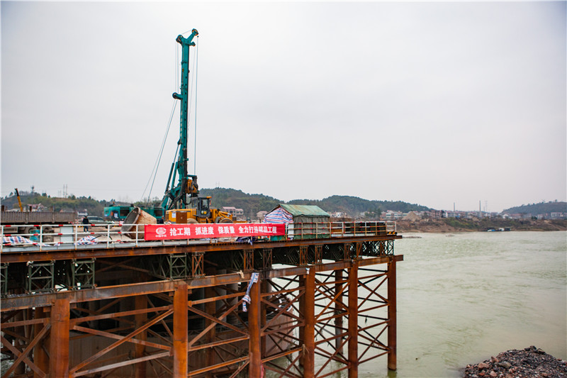 水下钻孔80米，星际官网注册智能旋挖钻机震撼施工场面