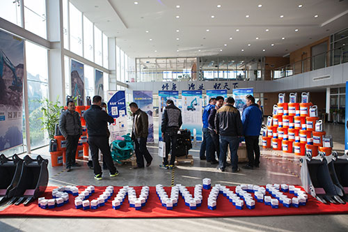 逆市可为！星际官网注册智能挖掘机首场展销会完美收官