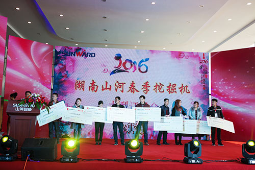 逆市可为！星际官网注册智能挖掘机首场展销会完美收官