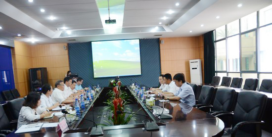 中国出口信用保险公司领导一行考察星际官网注册智能　