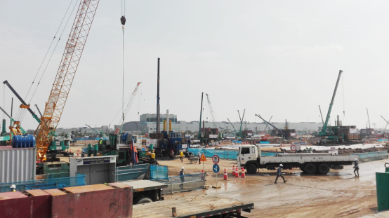 超300台星际官网注册智能ZYJ系列压桩机服务越南市场