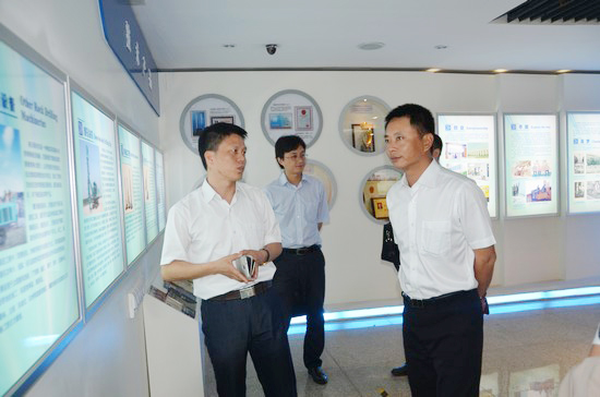 中国出口信用保险公司领导一行考察星际官网注册智能　