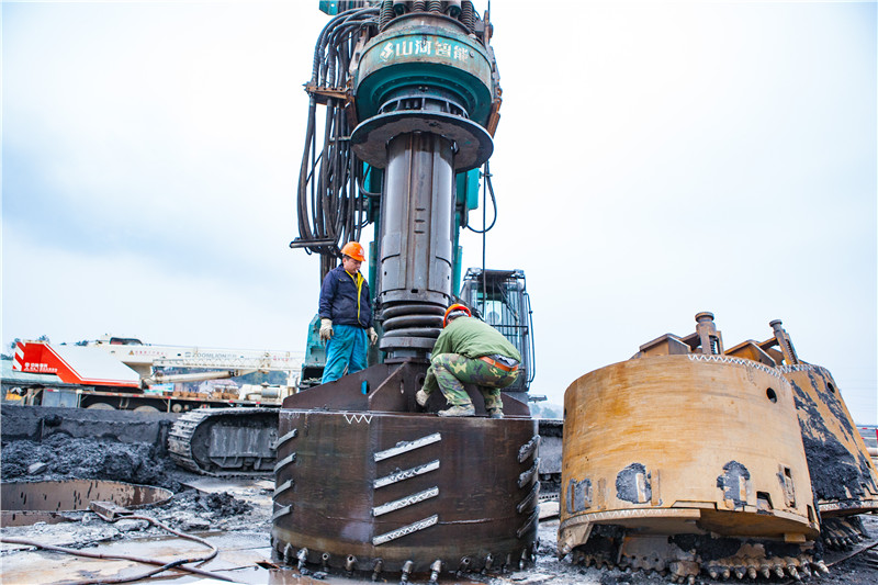 水下钻孔80米，星际官网注册智能旋挖钻机震撼施工场面