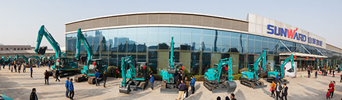 逆市可为！星际官网注册智能挖掘机首场展销会完美收官