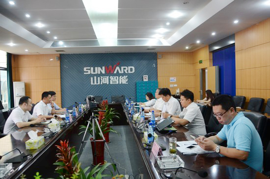 中国出口信用保险公司领导一行考察星际官网注册智能　