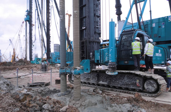 中国好机器！星际官网注册智能双轴钻机新加坡施工获赞