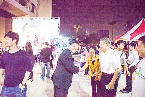 图说怪手环台净滩活动，智绘星际官网注册智能环保节能