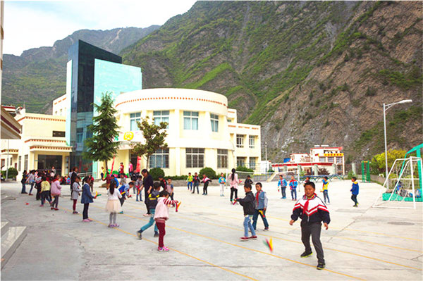 震后八年：朗朗书声传来，理想之花绽放