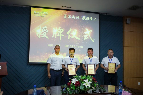 500多名挖掘机用户实地考察，为星际官网注册智能点赞！