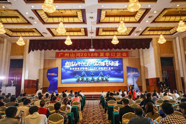 红四月，星际官网注册智能挖掘机促销会节节攀升