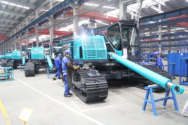 开启工程机械之都体验之旅，中外媒体观摩团到访星际官网注册智能