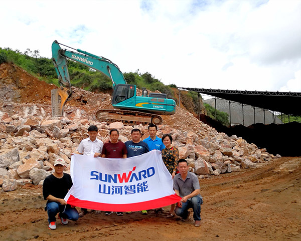 看石场风云如何演绎？星际官网注册智能矿山战神SWE470E大型挖掘机一锤定音！