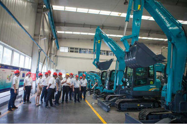 商务部合作司刘民强副司长一行调研星际官网注册智能