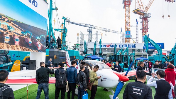 首日签单2.6亿元，星际官网注册智能创新产品引爆上海宝马展