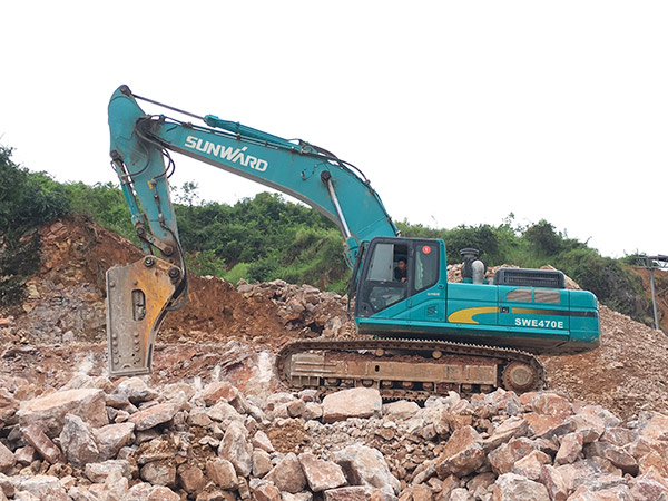 看石场风云如何演绎？星际官网注册智能矿山战神SWE470E大型挖掘机一锤定音！