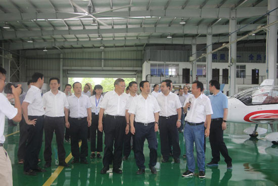 达哲省长调研星际官网注册科技：要抓住通航发展的机遇