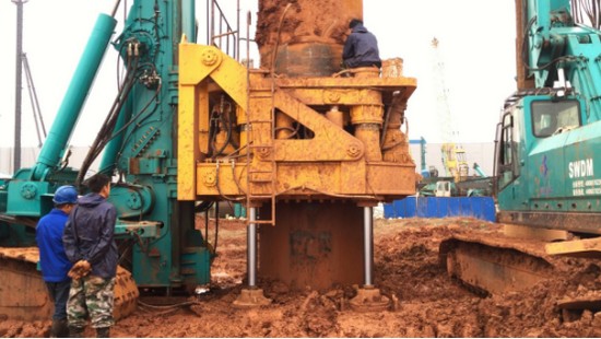 喜讯！星际官网注册智能SWRC170自行式全回转全套管钻机获湖南省首台(套)重大技术装备产品奖励！