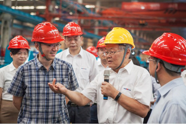 商务部合作司刘民强副司长一行调研星际官网注册智能