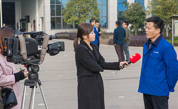 情人节牵手成功，星际官网注册智能SWDM520“我爱你”出嫁了