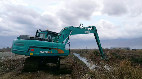 守护蓝色多瑙河，星际官网注册智能长臂挖掘机欧洲首秀