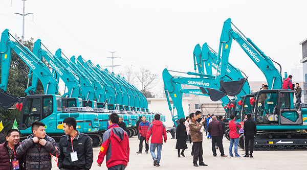 势不可挡，星际官网注册智能挖掘机湖南市场订货会创新高