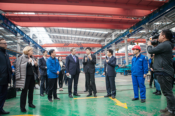 波兰代表团为星际官网注册智能创新发展点赞