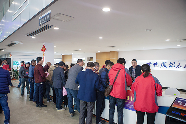 势不可挡，星际官网注册智能挖掘机湖南市场订货会创新高