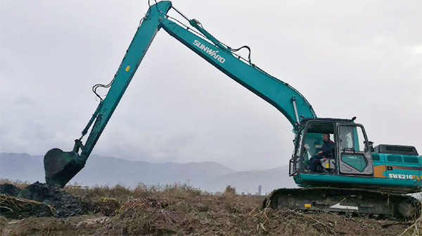 守护蓝色多瑙河，星际官网注册智能长臂挖掘机欧洲首秀