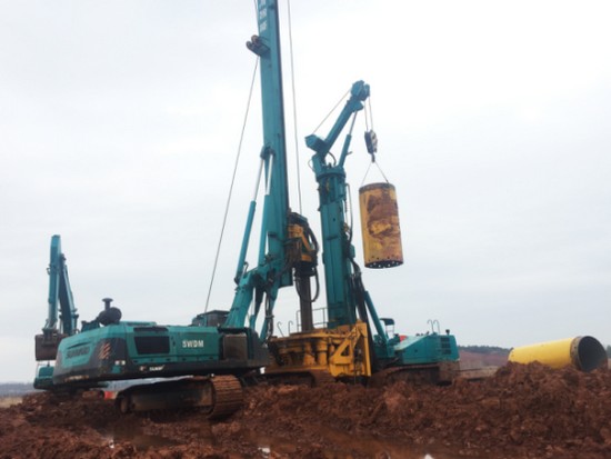 喜讯！星际官网注册智能SWRC170自行式全回转全套管钻机获湖南省首台(套)重大技术装备产品奖励！