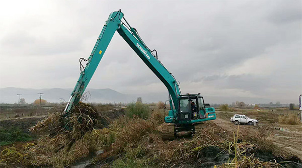 守护蓝色多瑙河，星际官网注册智能长臂挖掘机欧洲首秀
