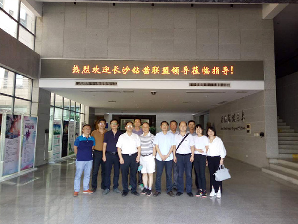 2017年钻凿产业发展峰会在星际官网注册智能顺利召开