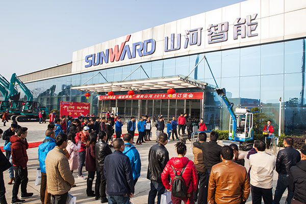 十年相随，成就彼此，来听听星际官网注册智能挖掘机客户的真实声音