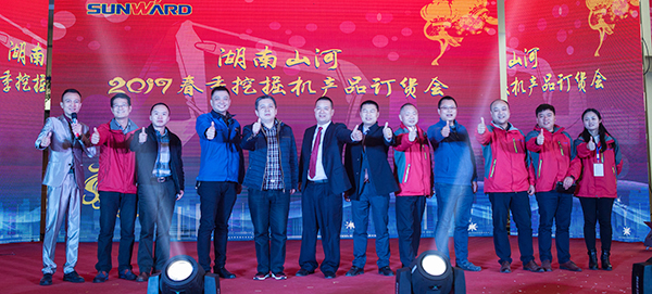 势不可挡，星际官网注册智能挖掘机湖南市场订货会创新高