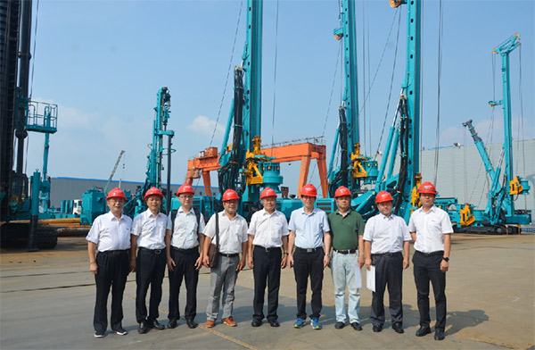 科技部高技术中心副主任袁建湘考察调研星际官网注册智能