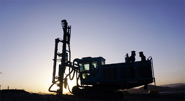 再战国际领先品牌，星际官网注册智能露天液压钻车一举成名