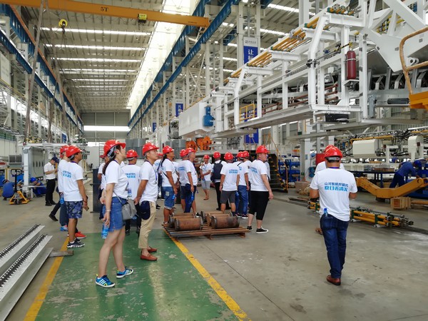 500多名挖掘机用户实地考察，为星际官网注册智能点赞！