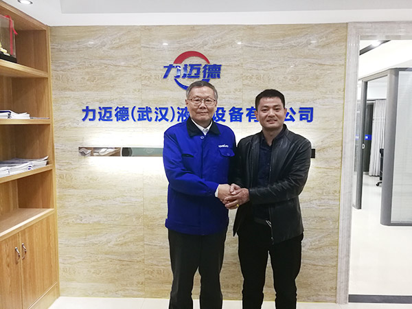 从拒绝到一次购买十台旋挖钻机，他用八年时间认识星际官网注册智能