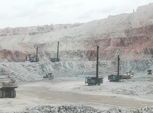 高温酷暑，星际官网注册智能凿岩设备异域扬威