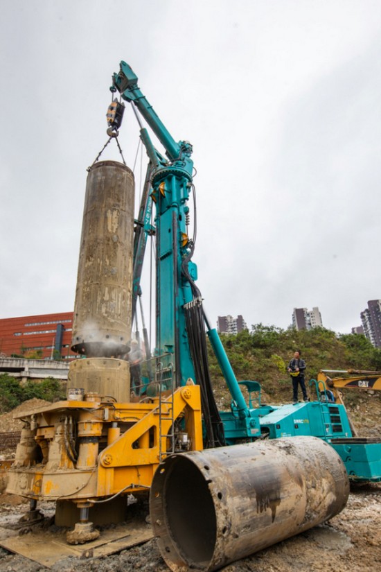 喜讯！星际官网注册智能SWRC170自行式全回转全套管钻机获湖南省首台(套)重大技术装备产品奖励！