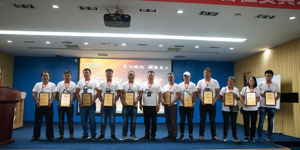 500多名挖掘机用户实地考察，为星际官网注册智能点赞！