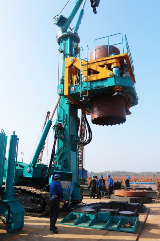 喜讯！星际官网注册智能SWRC170自行式全回转全套管钻机获湖南省首台(套)重大技术装备产品奖励！