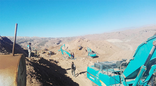 伊朗客户点赞星际官网注册智能全系列液压挖掘机