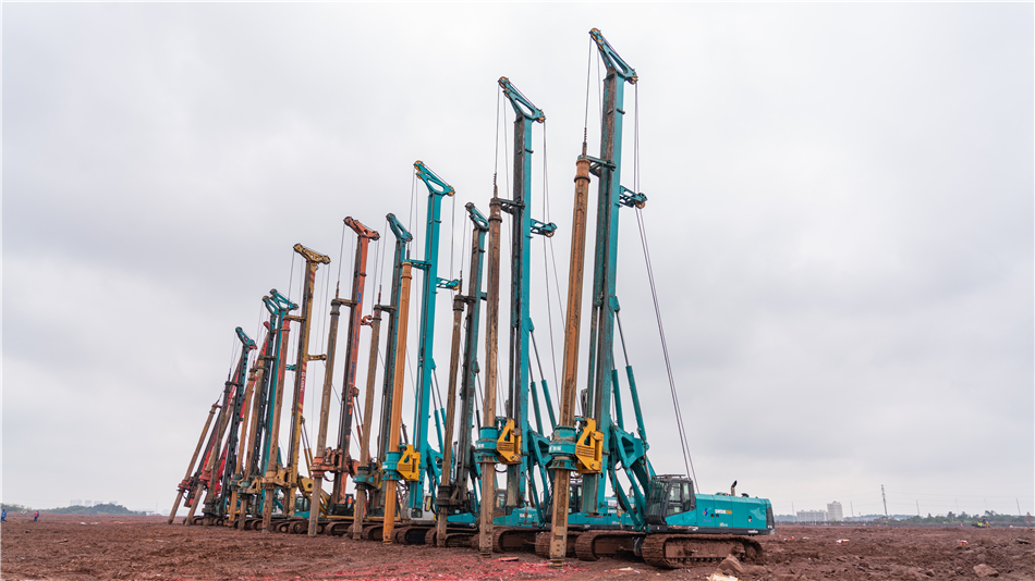 星际官网注册旋挖开挖全球首条8.6代OLED面板生产线主厂房第一桩