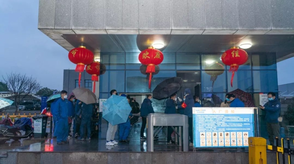 防控生产两不误 星际官网注册智能复工保供